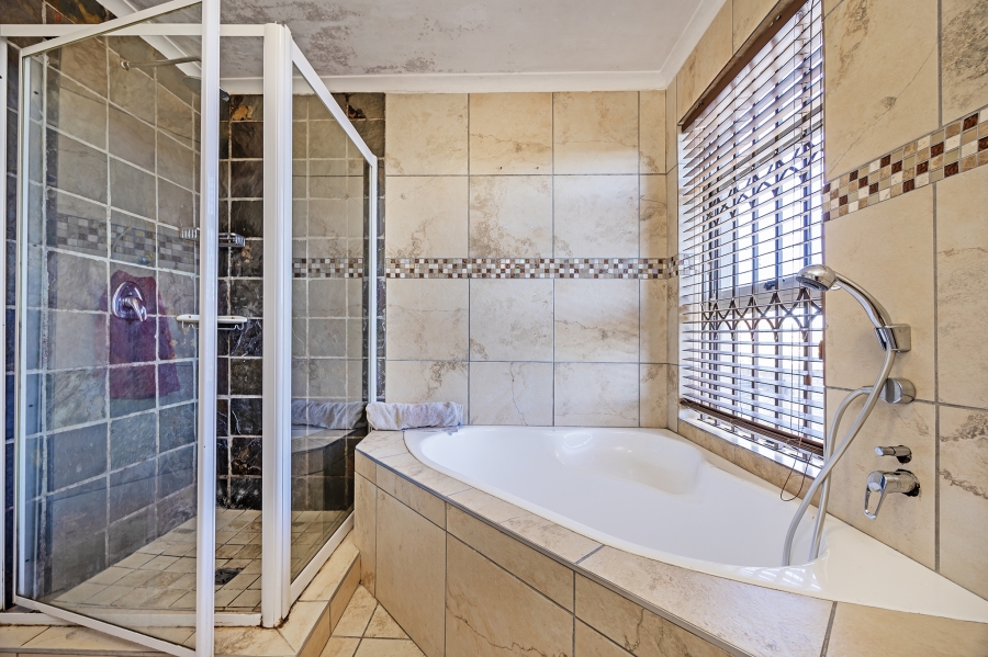 5 Bedroom Property for Sale in Haasendal Western Cape